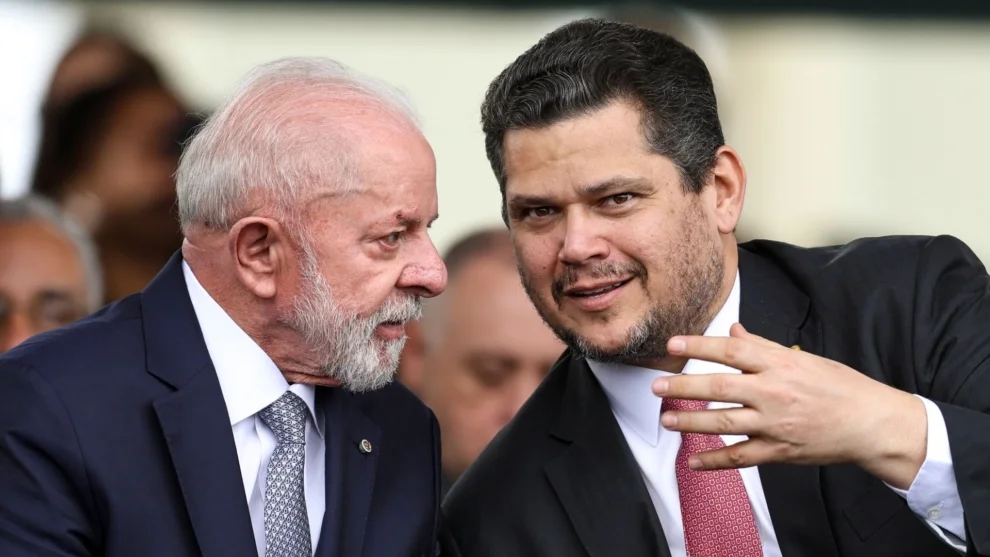 "SE ELE NÃO FIZER, EU FAÇO" - Alcolumbre diz que promulgará aumento de deputados caso Lula vete projeto 
